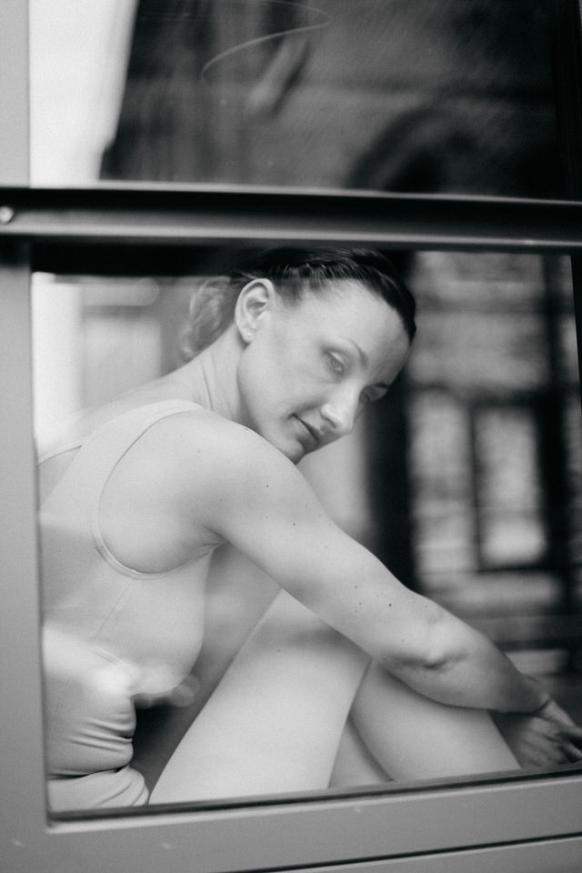 Moderne-Portraits-Fotografie-Imageportrait-Balletlehrerin-Aachen-Reportage-Ballerina-Ballettschule